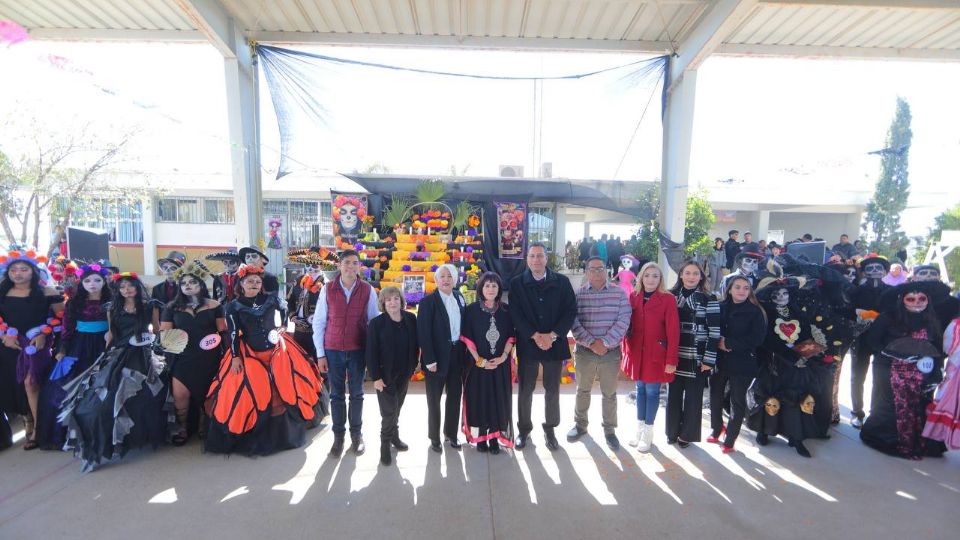 Los alumnos del COBAT 18 presentaron el altar de muertos