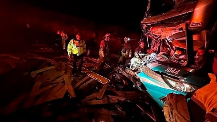 Choca autobús en carretera a Morelia; hay 33 heridos