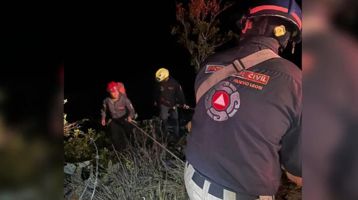 Conductor cae al barranco sobre Carretera a Laredo,  en Salinas Victoria