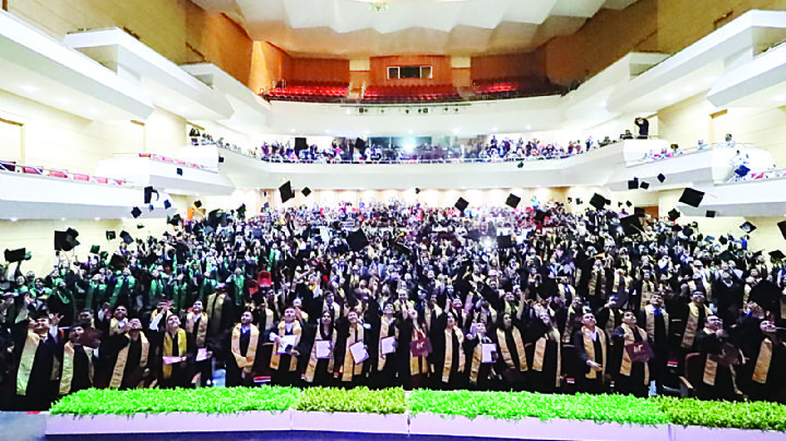Se gradúan mil 20 jóvenes de Universidad Tecnológica de Nuevo Laredo
