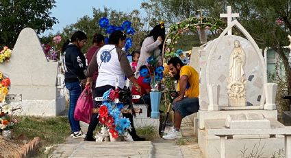 Día de Muertos: visitan miles panteones de Nuevo Laredo | FOTOS