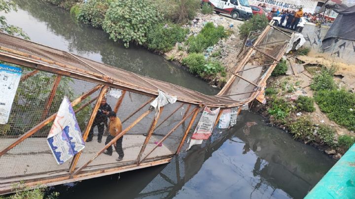 Se desploma puente peatonal y caen personas a canal de aguas negras
