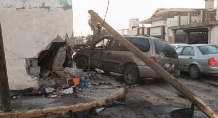 Abuelito es chocado por conductor ebrio en Avenida América; destrozaron fachada de casa