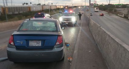 Vuelca en Puente Canseco y abandona el auto