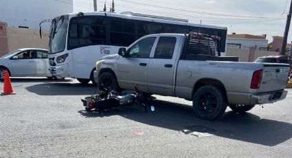 No respetan alto y motociclista y camioneta sufren accidente en colonia Benito Juárez