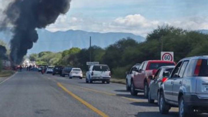 Chocan tráiler y Jeep en la carretera a Jaumave: conductores quedan atrapados y mueren calcinados