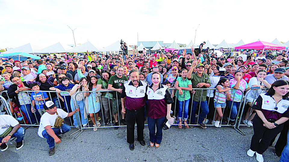 Cientos de personas acuderon al evento.