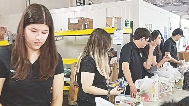 Entregan despensas estudiantes de Ingeniería Industrial del Tec