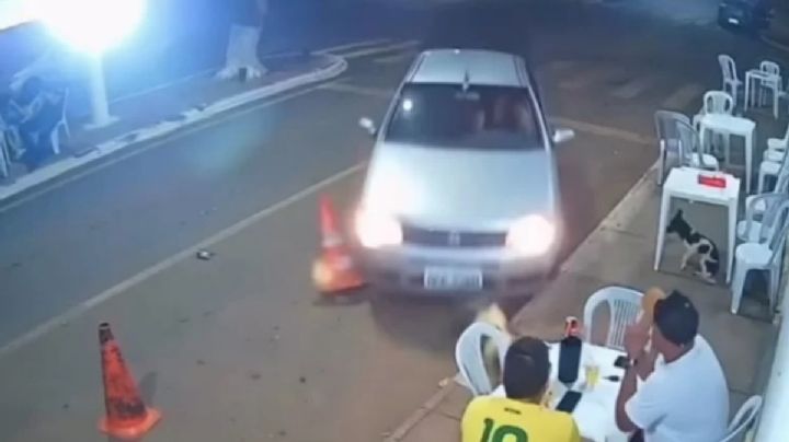 Mujer atropella a su novio 'por irse a tomar con sus amigos' | VIDEO