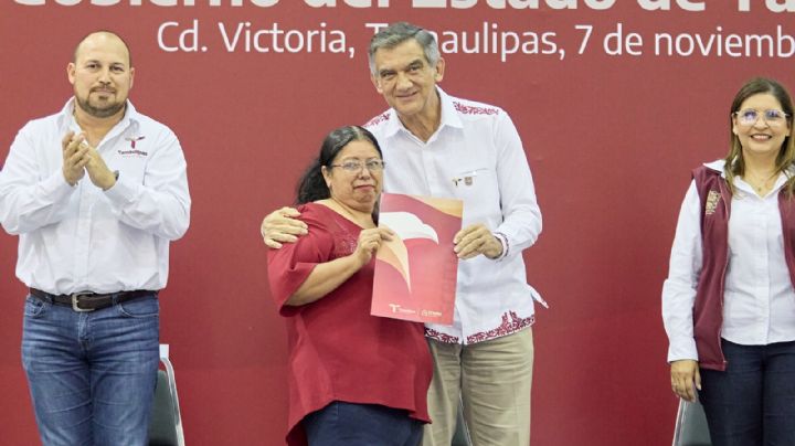 Entrega Américo Villarreal escrituras a mil 500 familias