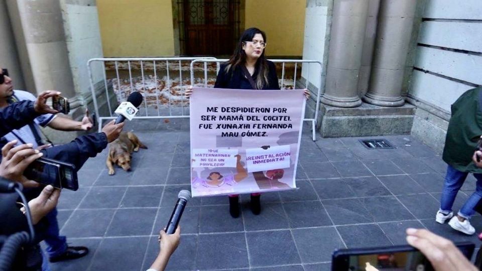 Retiran de sus funciones a mujer por estar embarazada; la despiden de su trabajo