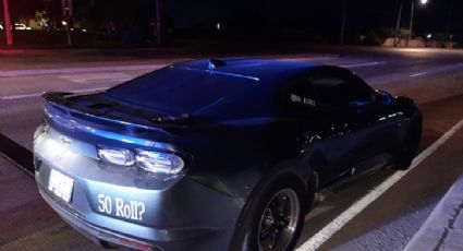 Cae por manejar Camaro a exceso de velocidad; le detectan arma de fuego