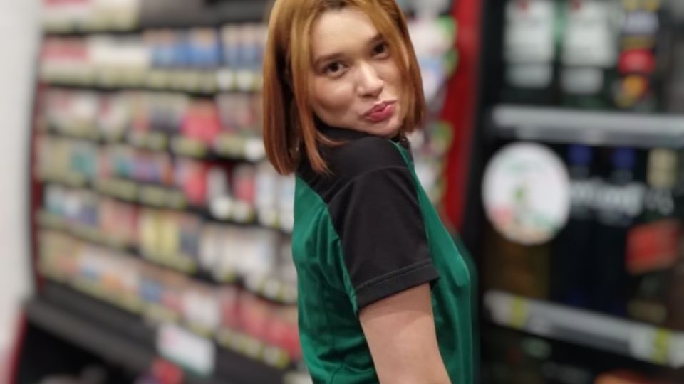 La increíble figura de la hermosa trabajadora de la tienda de autoservicio roba las miradas de sus clientes y sus seguidores en TikTok