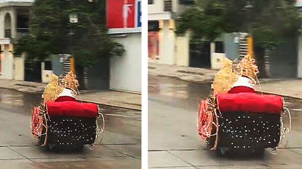 Santa Claus en su trineo motorizado