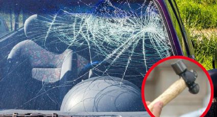 Mujer destroza auto de su amiga con un martillo; se negó a pagar lo que le debía | VIDEO