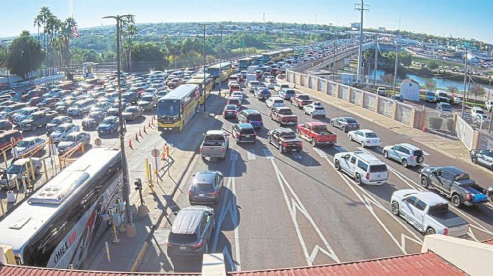 Llegan paisanos a Nuevo Laredo; saturan Puente II