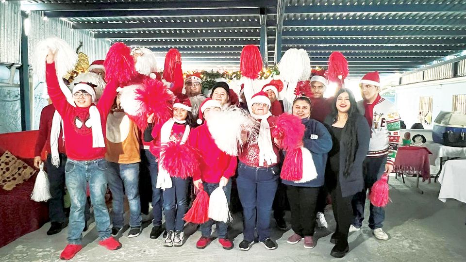 Alumnos del Cerac presentaron diversos números musicales en la posada, mostrando lo aprendido en el año