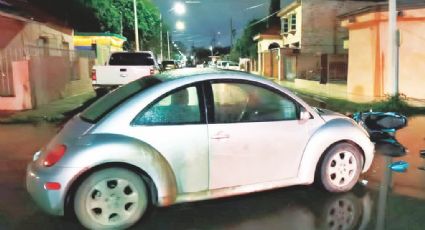 Se estrella menor de edad en moto; auto no respetó señal de alto en la colonia Viveros