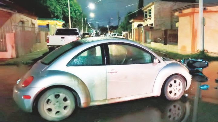 Se estrella menor de edad en moto; auto no respetó señal de alto en la colonia Viveros