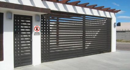 ¿Te pueden multar si estacionas tu auto frente a un portón particular?