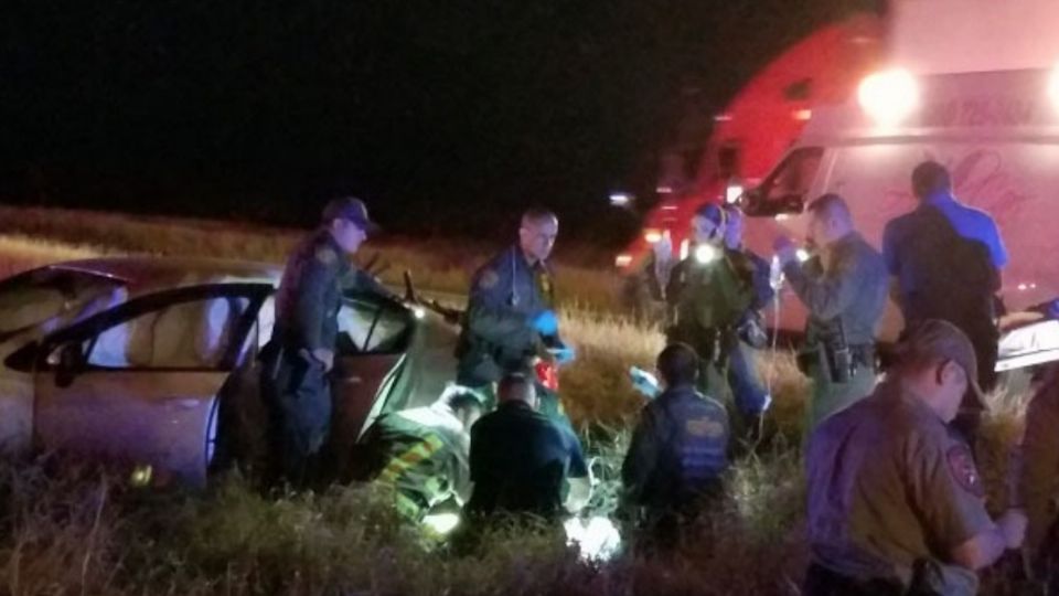 Dos personas resultaron lesionadas al registrarse un choque en el que participaron tres carros