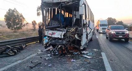 Un fallecido y 20 veracruzanos heridos por brutal choque de autobús contra un tráiler robado