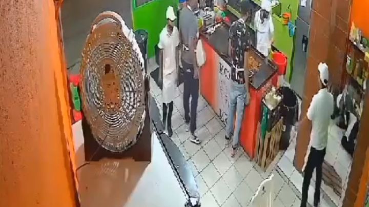 Taquero apuñala a compañero por bajarle a la música | Video