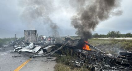 Chocan dos tráileres y se incendian en el Mex 2; chofer está grave