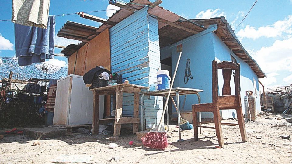 En la colonia Primero de Enero la mayoría de las viviendas tienen piso de tierra.