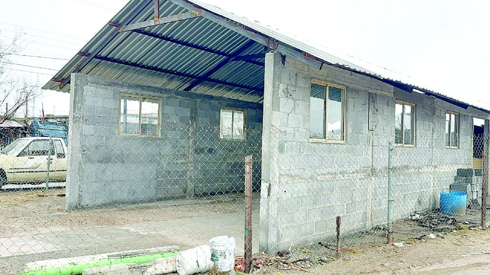 El terreno de la capilla está delimitado con malla ciclónica en la Colonia Emiliano Zapata donde se ubica la capilla Jesús Divino Maestro.