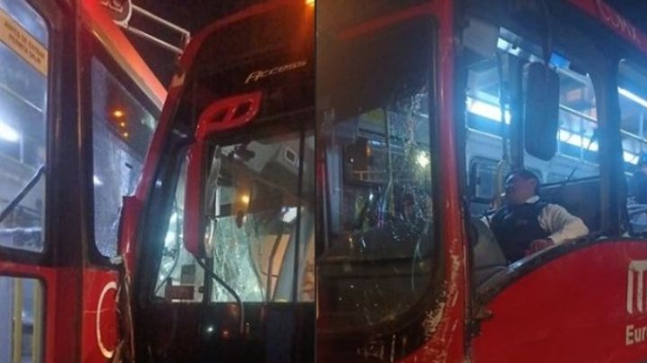 Choque de dos unidades de metrobús en CDMX; hay varios heridos | VIDEOS