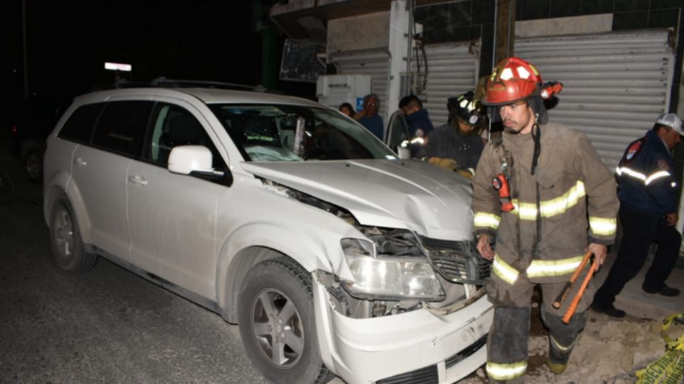 Una camioneta quedó severamente dañada