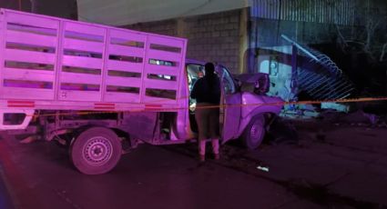 Hombre muere al estrellarse contra barda en colonia Anáhuac; le hallan latas de cerveza