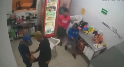 Asaltan y amagan a comensales en restaurante de Nuevo León | VIDEO