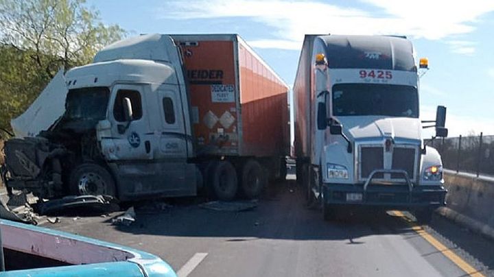 Choque en el Kilómetro 48 provoca filas kilométricas en la autopista Monterrey - Nuevo Laredo