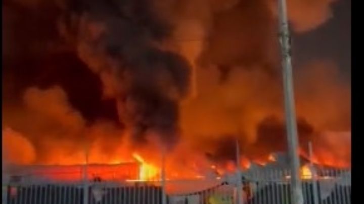 Se presenta incendio de gran magnitud en bodega de Sabritas | VIDEO