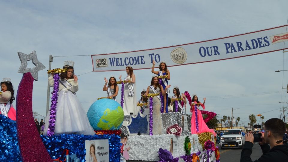 Los contingentes alegraron a todos los asistentes al tradicional desfile.