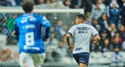 Jugador de Rayados se cambia tres veces de jersey en un mismo partido; este es el motivo