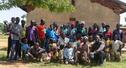 Hombre en Uganda tiene 12 mujeres, 102 hijos y 578 nietos; ya no recuerda sus nombres