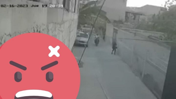 Repartidor se sobrepasa con una mujer en plena vía pública | VIDEO