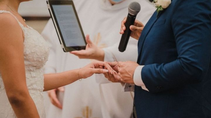 Exnovias se unen y acuden a boda de hombre infiel; lo avergüenzan | VIDEO