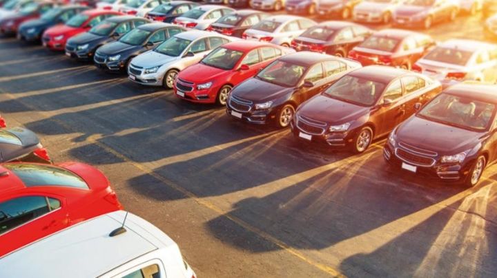 ¿Vas a comprar un auto nuevo? Te decimos qué debes de considerar antes de firmar