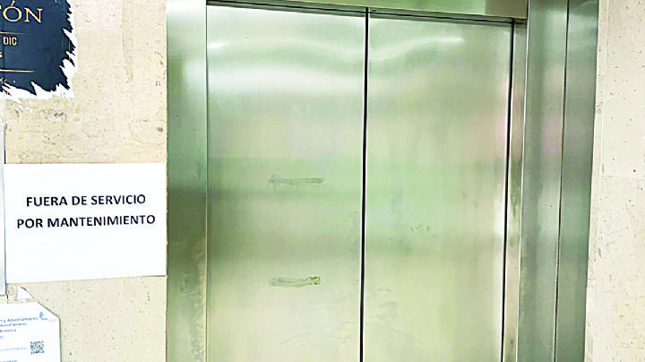 Reparan elevador del hospital del IMSS
