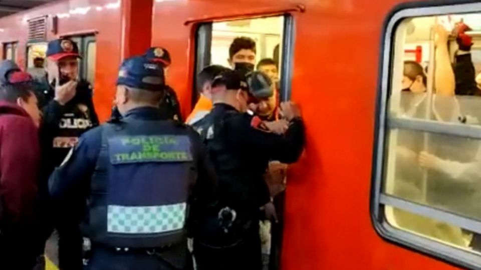 Metro le amputa dedo a hombre en la Ciudad de México