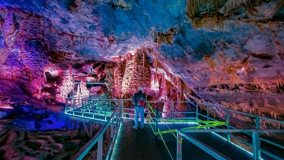 Las grutas de Bustamante fueron descubiertas por casualidad.