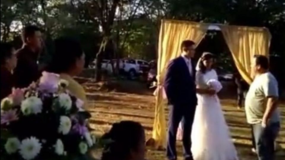 El enfurecido señor llegó a interrumpir la boda del futuro yerno con otra mujer