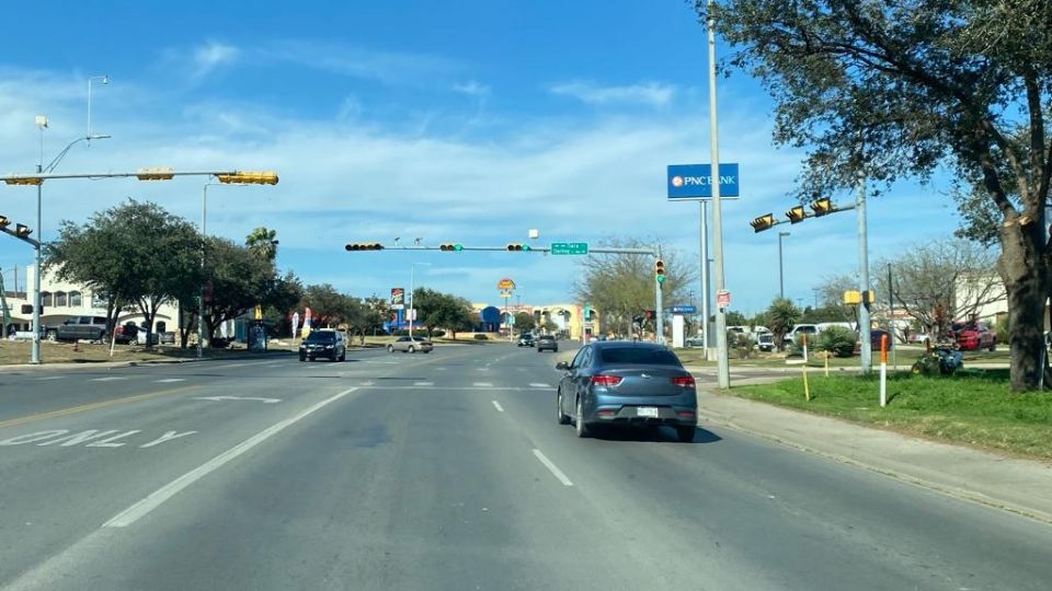 Un policía fue atropellado sobre la avenida McPherson, en Laredo, Texas