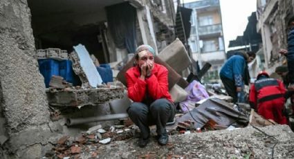 Sismo en Turquía y Siria suma más de 7 mil muertos; declaran emergencia | VIDEO