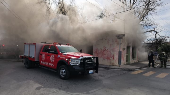 Trabajadores salvan a abuelitos de incendio de casa en colonia Zaragoza | FOTOS