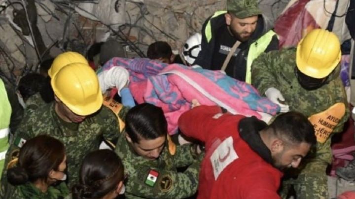 Mujer de 70 años es recuperada con vida por los rescatistas mexicanos en Turquía | VIDEO